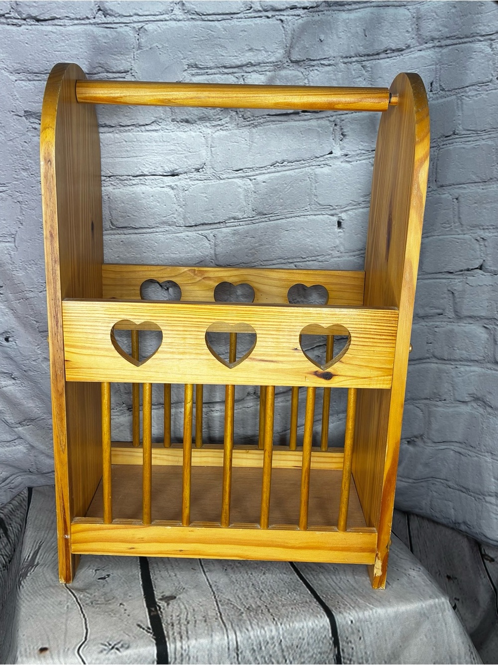 19.5” Vtg 90s Rustic Country Heart Cottagecore Freestanding Wood Magazine Rack